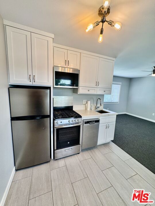 613 S Prairie Avenue 13
