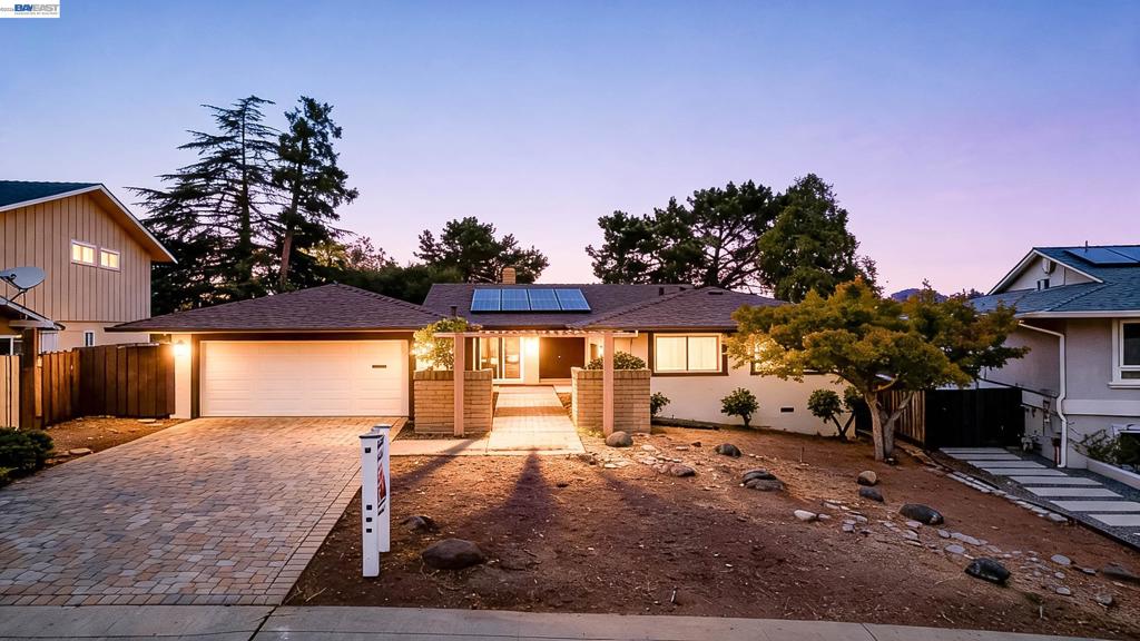 27929 Edgecliff Way