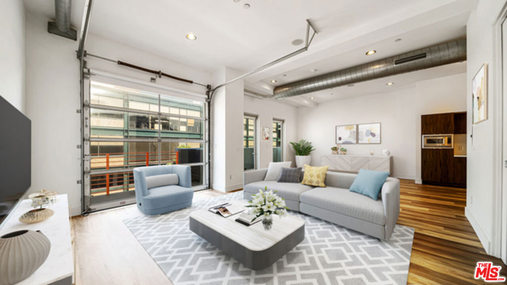 212 Marine Street 305