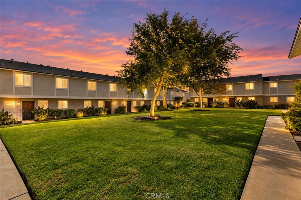 2112 E Vista 20