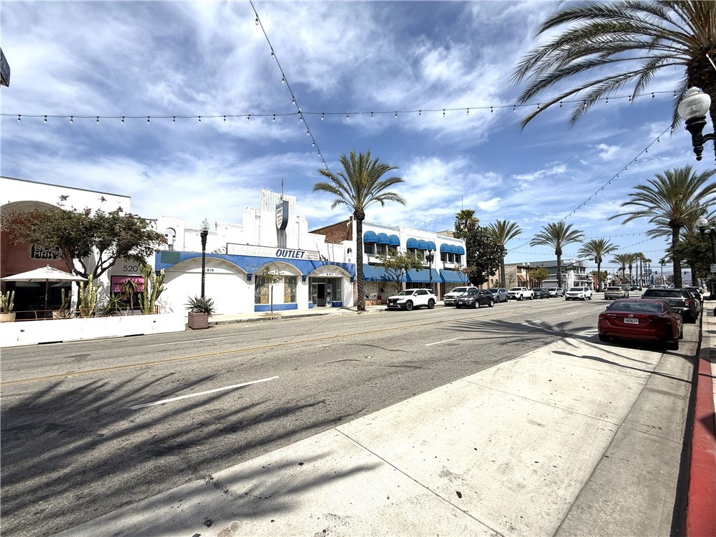 516 W Whittier