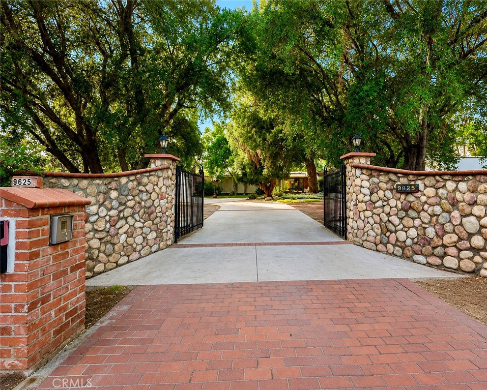 9625 Aqueduct