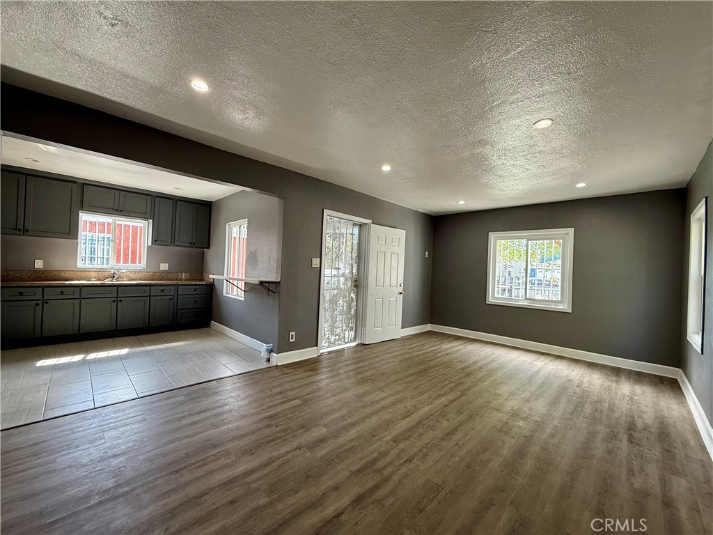 1359 E 108th