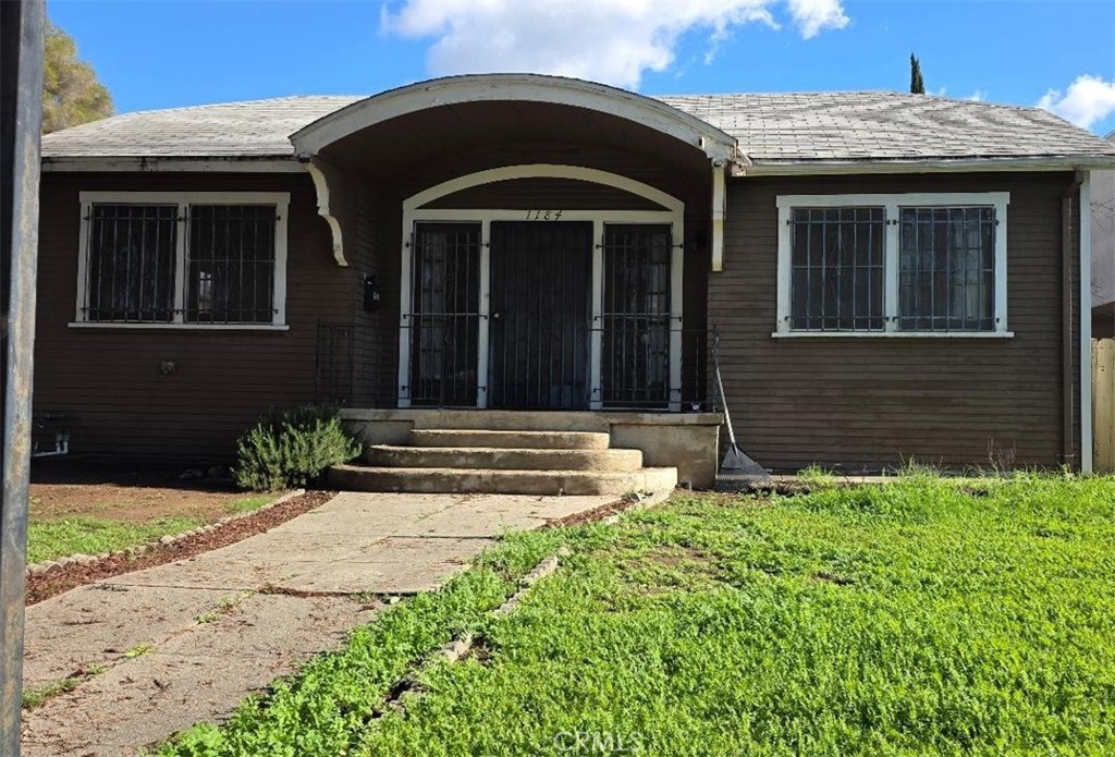 1184 N Kenmore