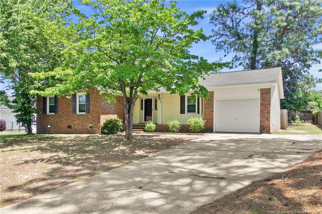 2109 Hollyridge Place, Fayetteville, NC 28304