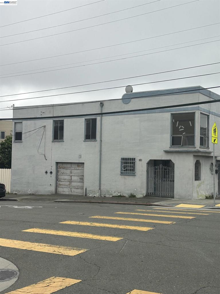 1000 Crescent Ave