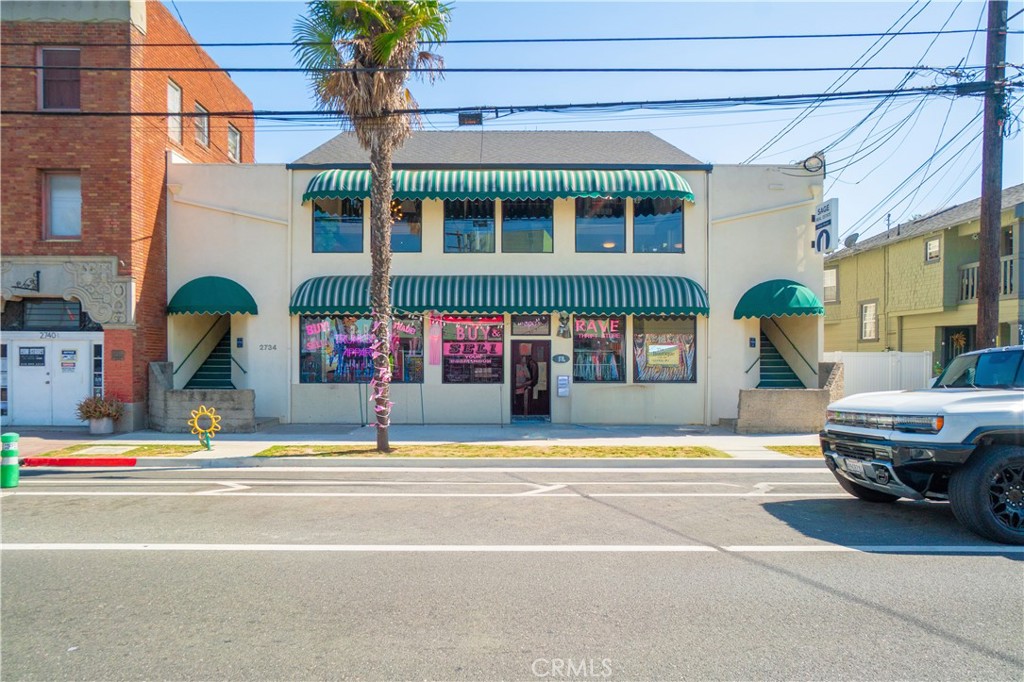 2734 E Broadway 8
