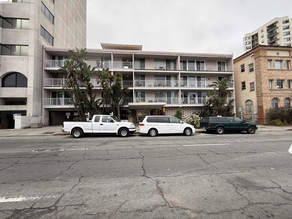 1425 Lakeside Dr 201