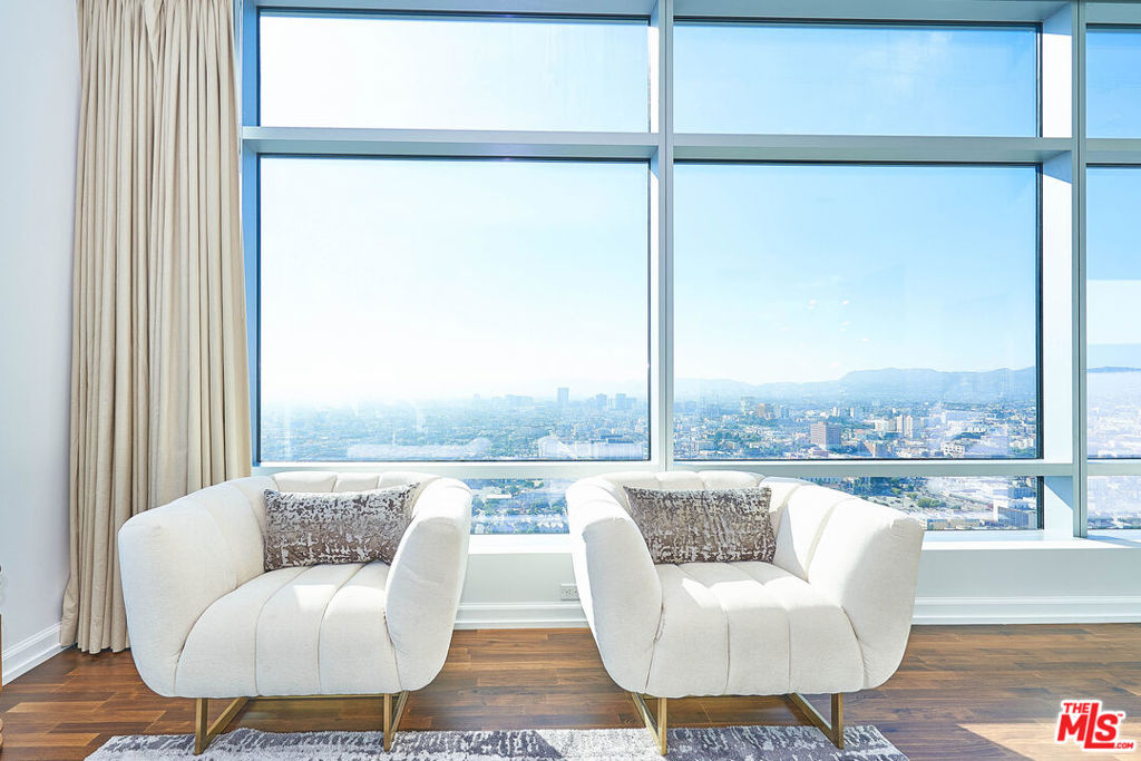 900 W Olympic Boulevard 37B