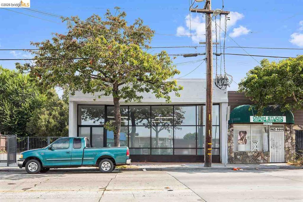 2968 Macarthur Blvd
