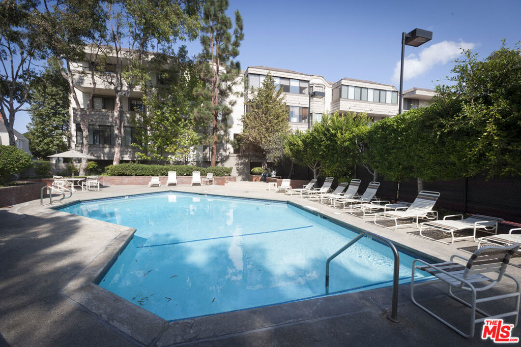 310 Tahiti Way 106