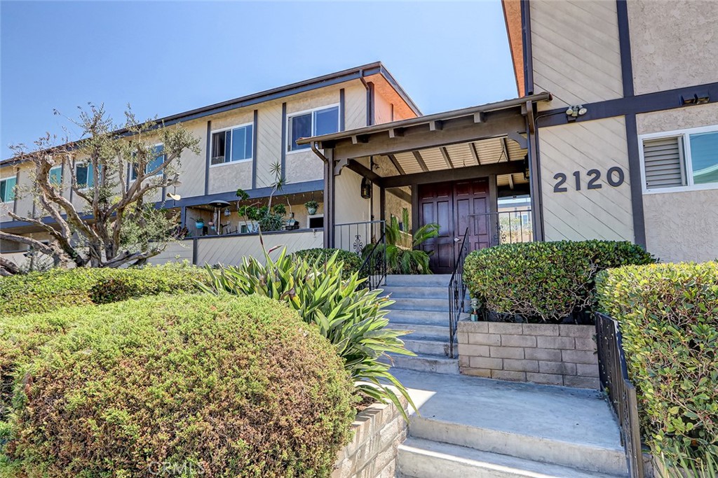 2120 Dufour Avenue 5