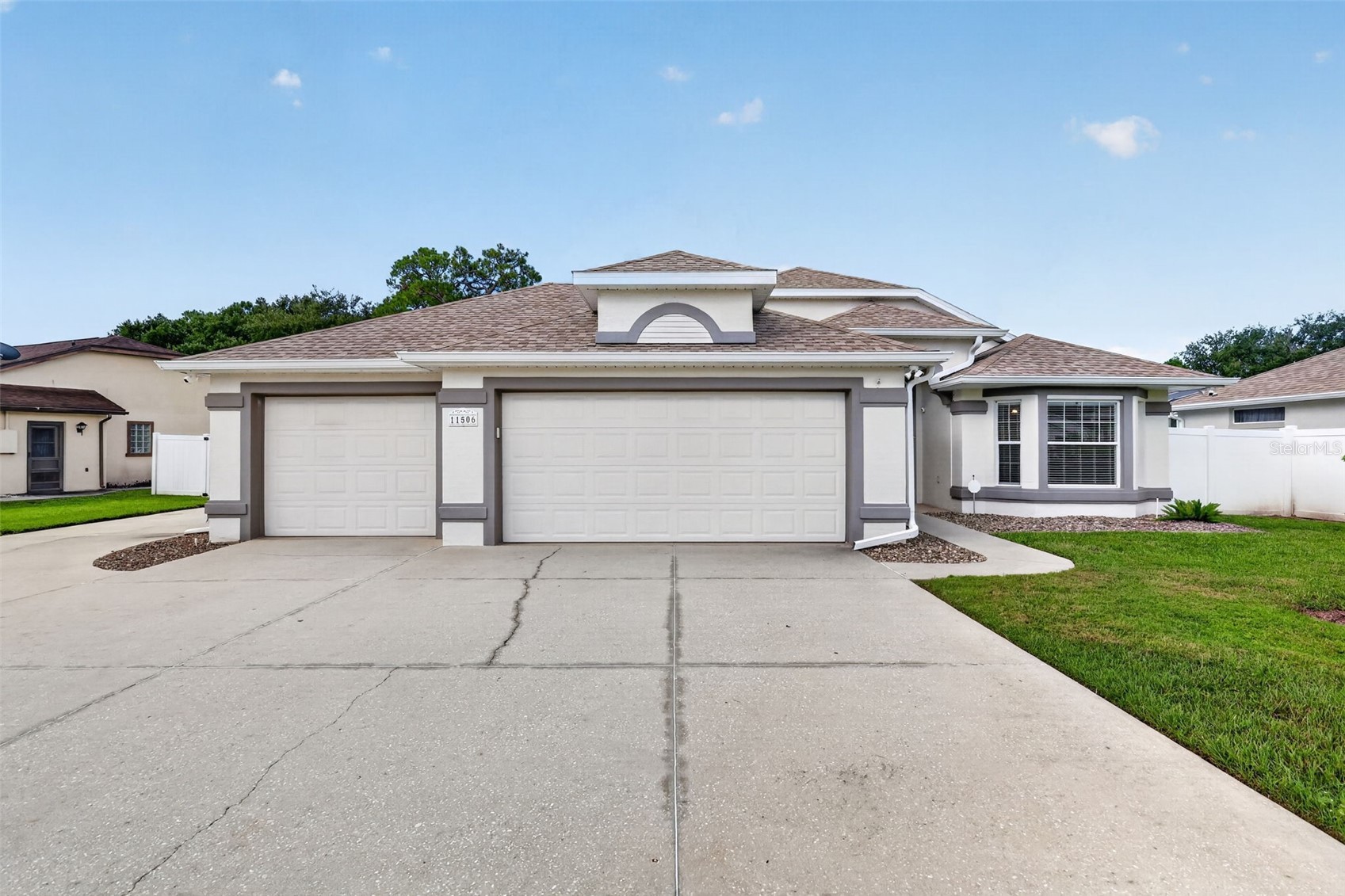 11506 LAKE DR