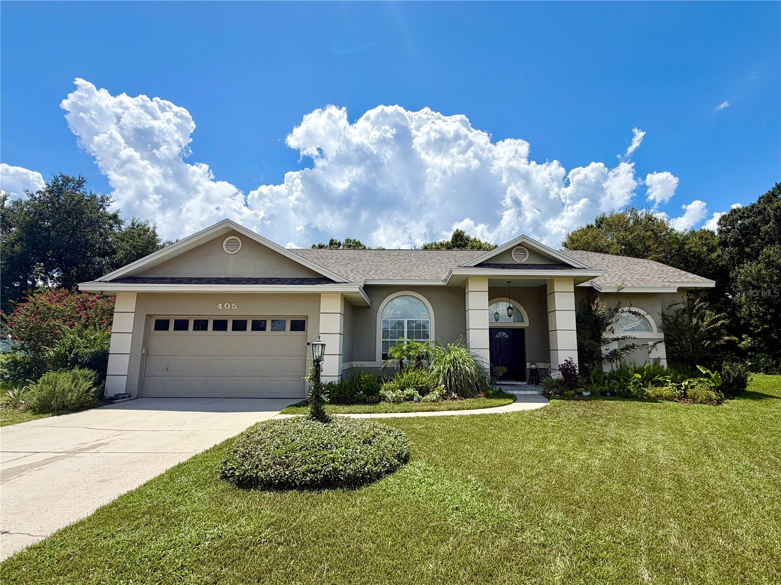 405 VALLEY COURT