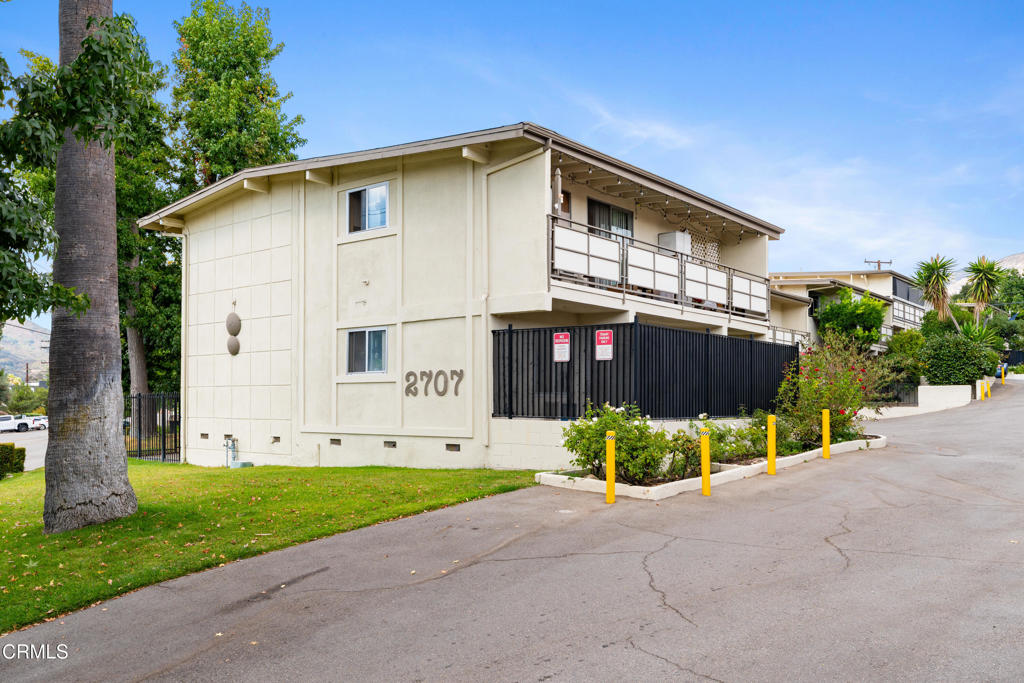 2707 Montrose Avenue 3