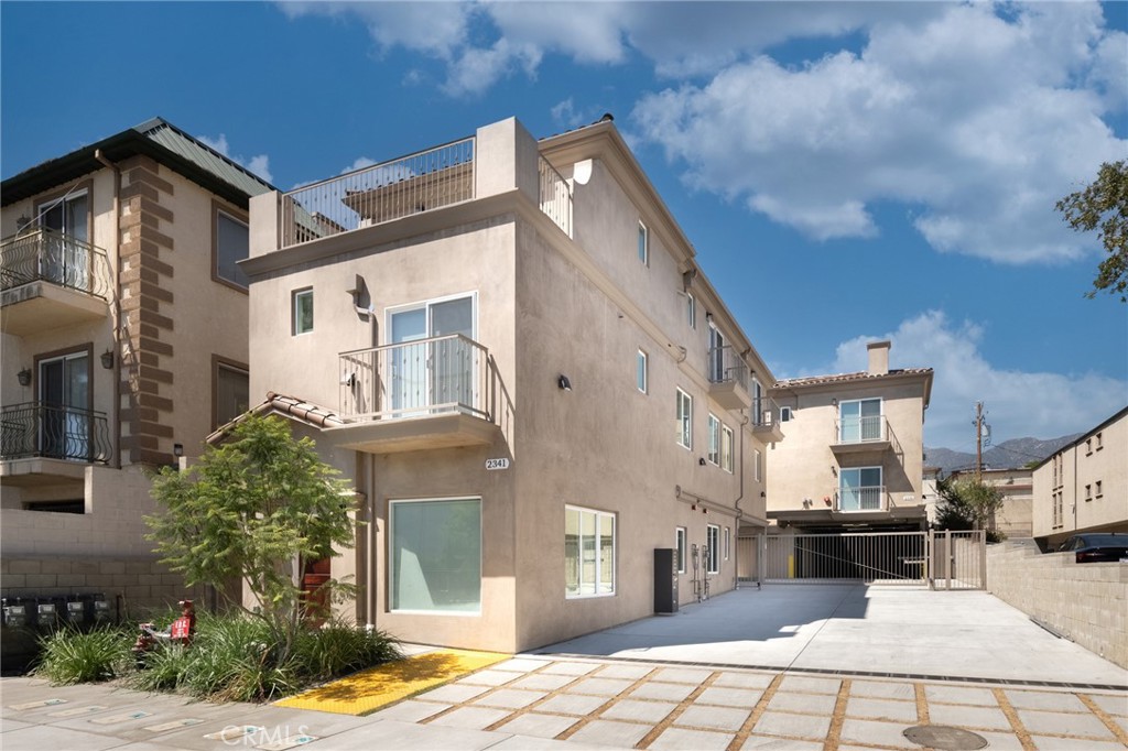 2341 Mira Vista Avenue 1