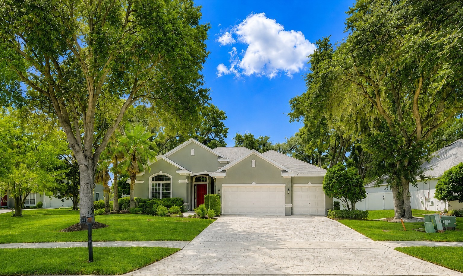 105 E BLUE WATER EDGE DRIVE