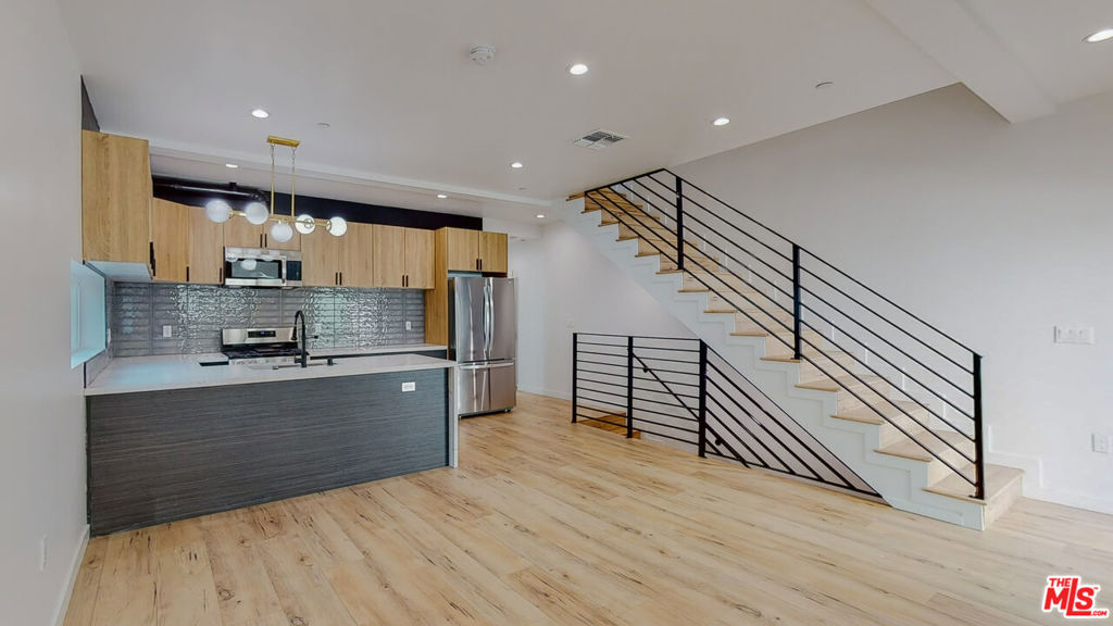 16012 Cantlay Street 1/2