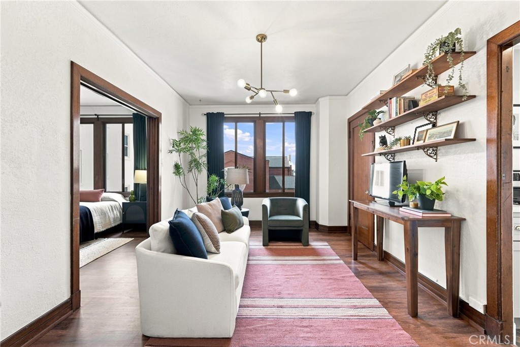315 W 3rd 401