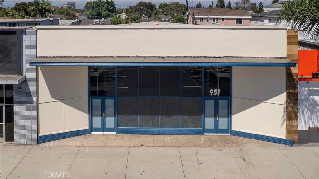 951 S LA BREA