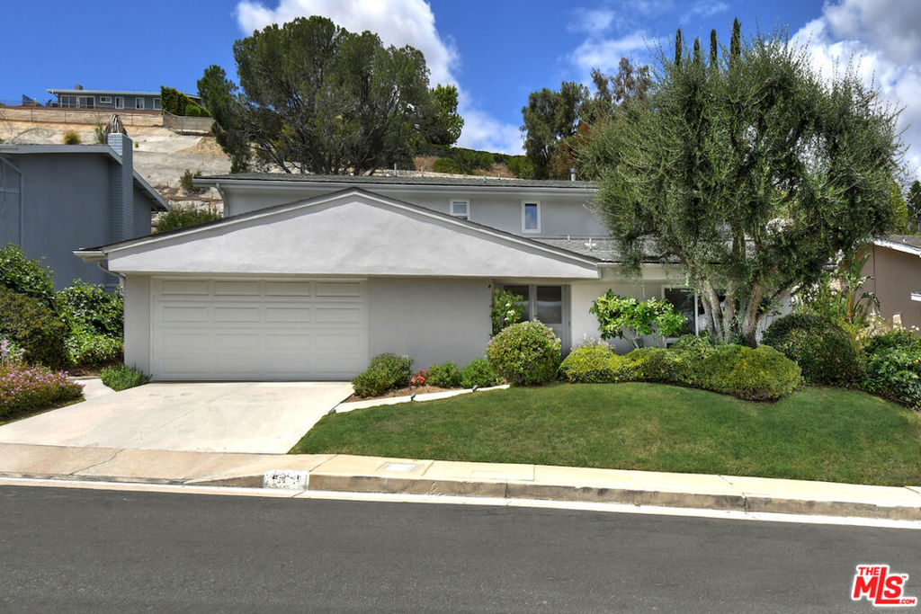 6041 Ellenview Avenue