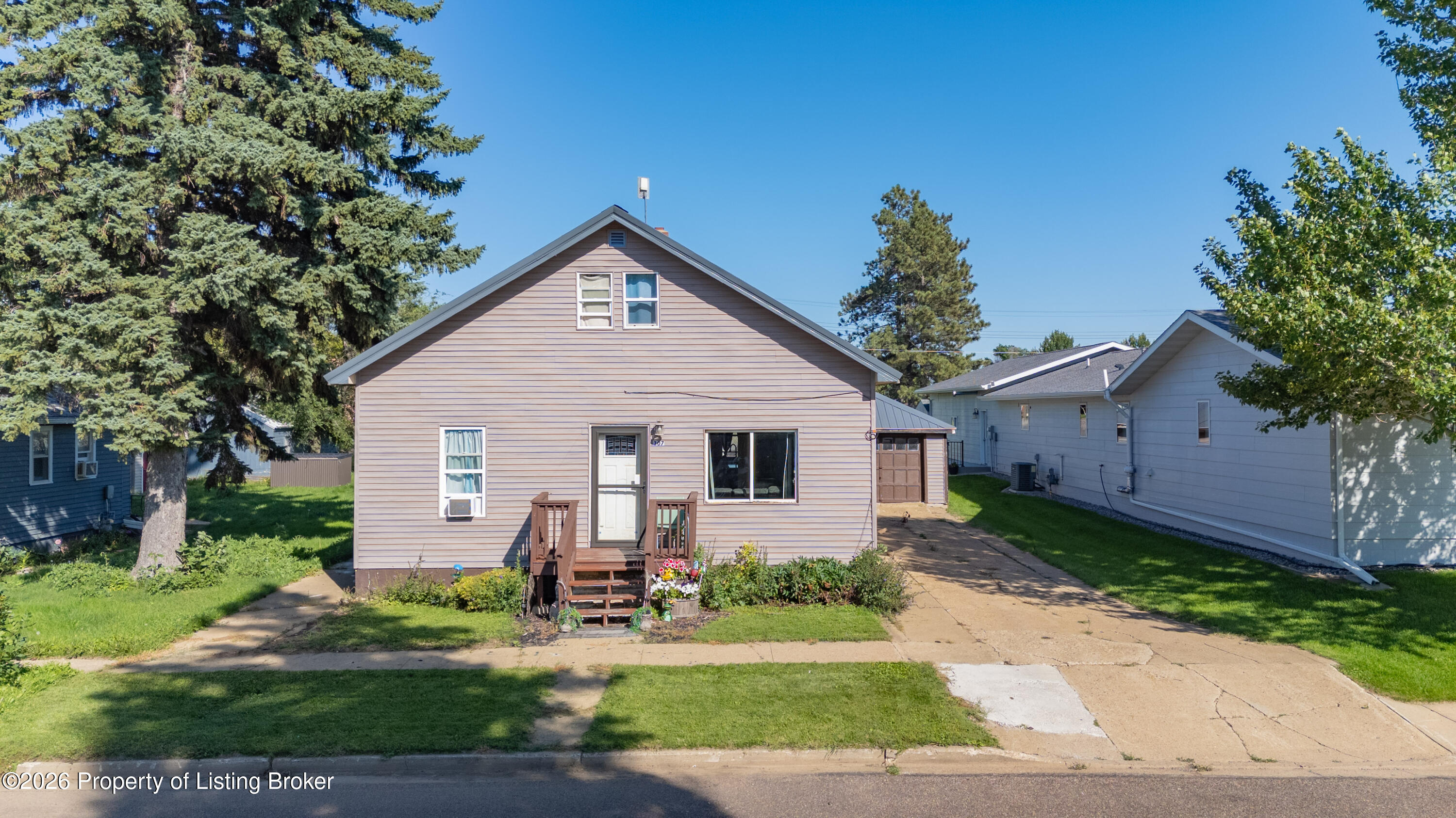 307 3rd Street N, Richardton, ND 58652