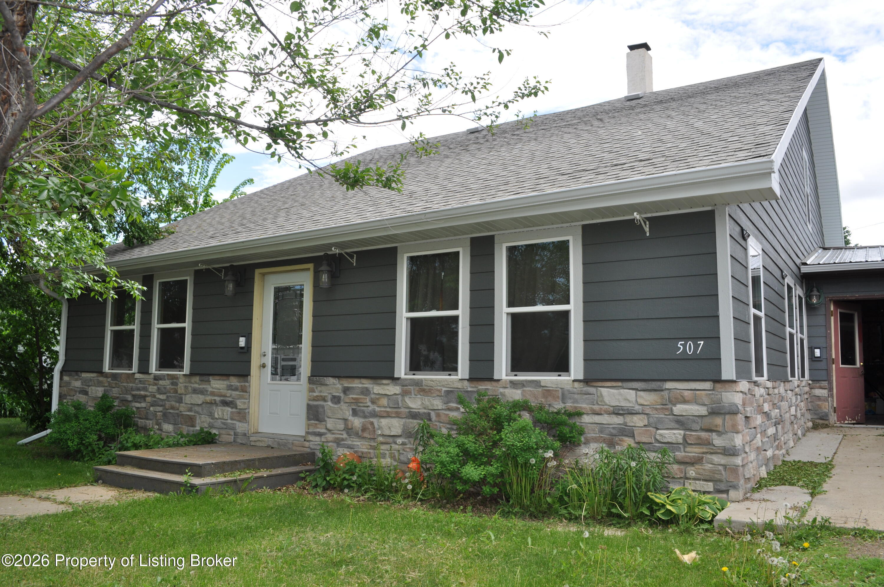 507 4th Avenue W, Lemmon, SD 57638
