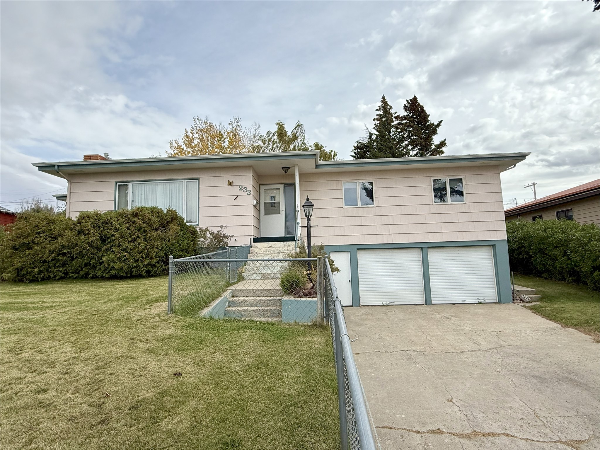 233 4th Avenue SW