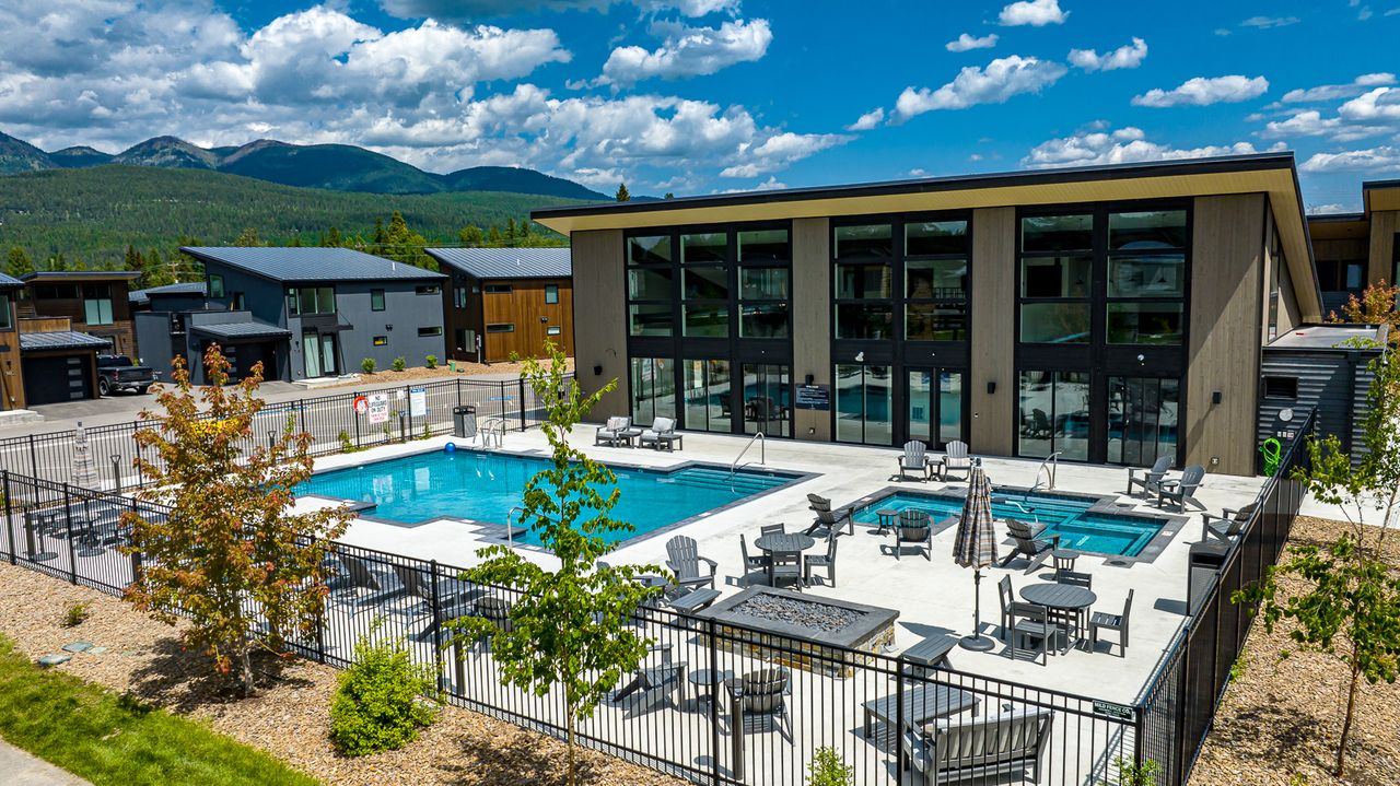 86 Serpentine Circle 304