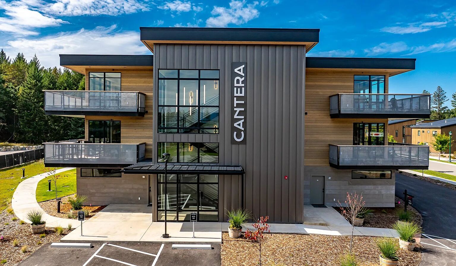 86 Serpentine Circle 305