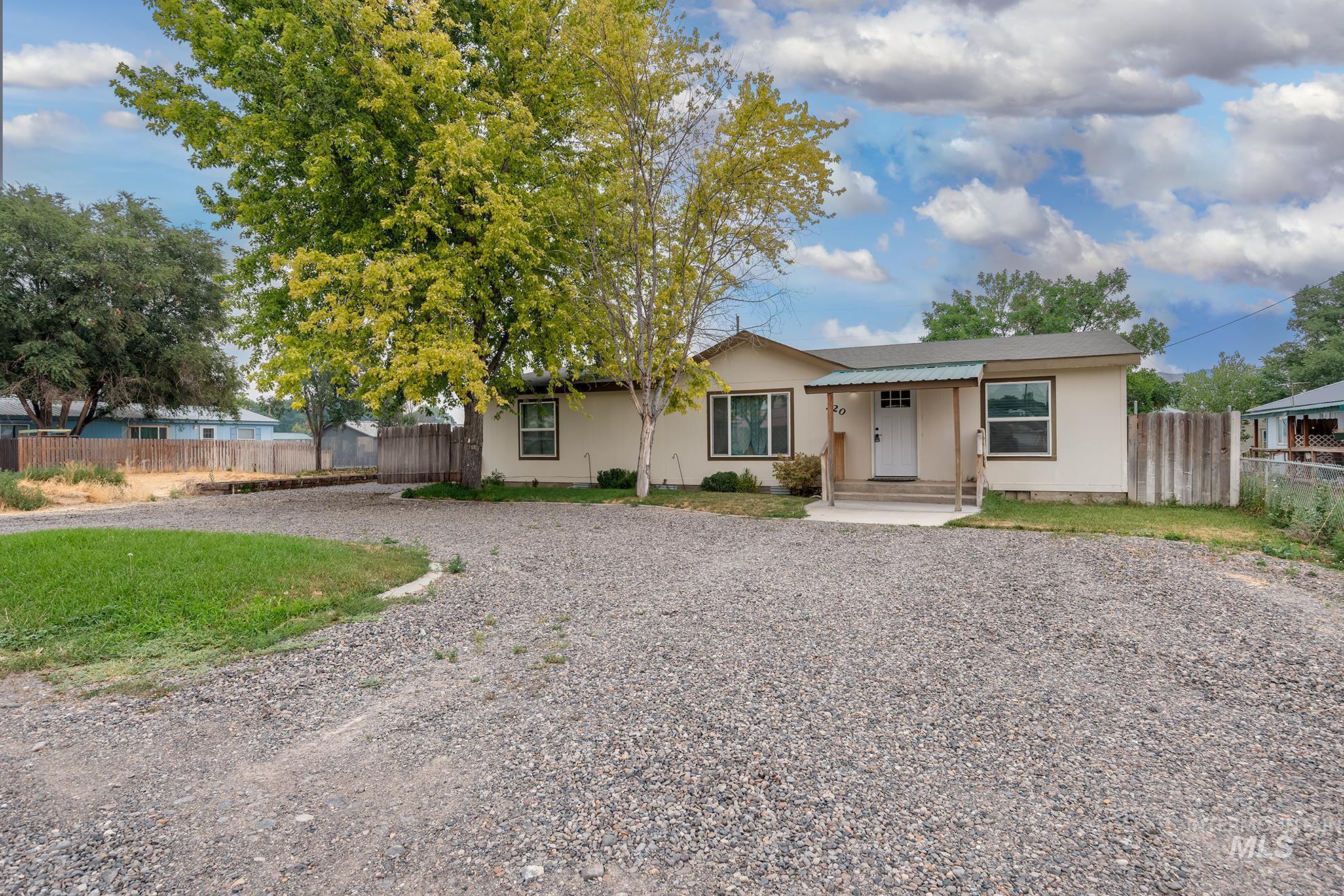 220 Oak St., Vale OR 97918