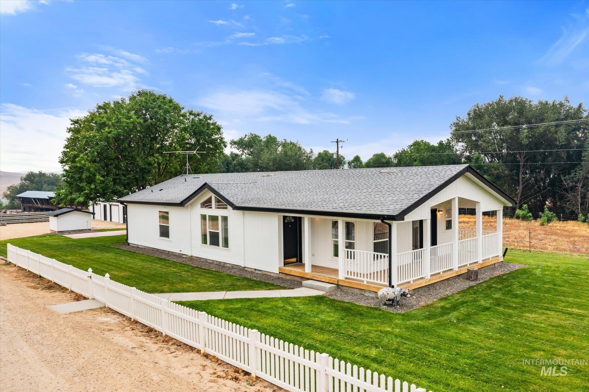 2283 Canyon Rd S, Melba ID 83641