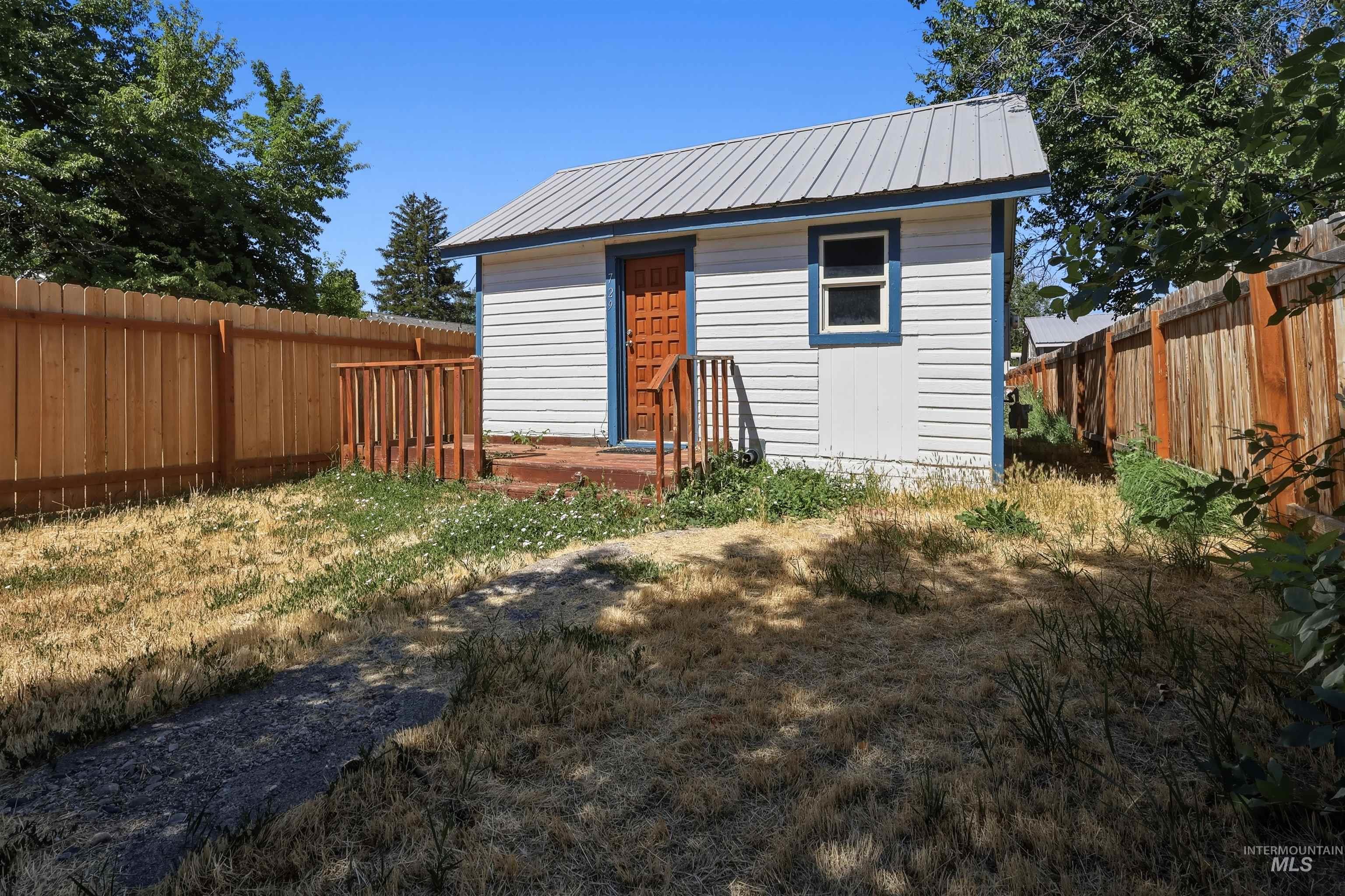 729 California St, Gooding ID 83330