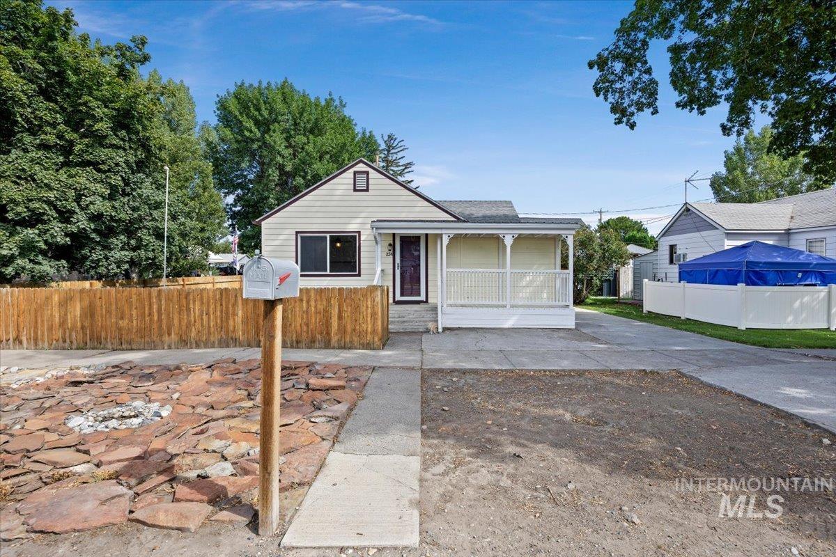 234 4th Ave W, Gooding ID 83330