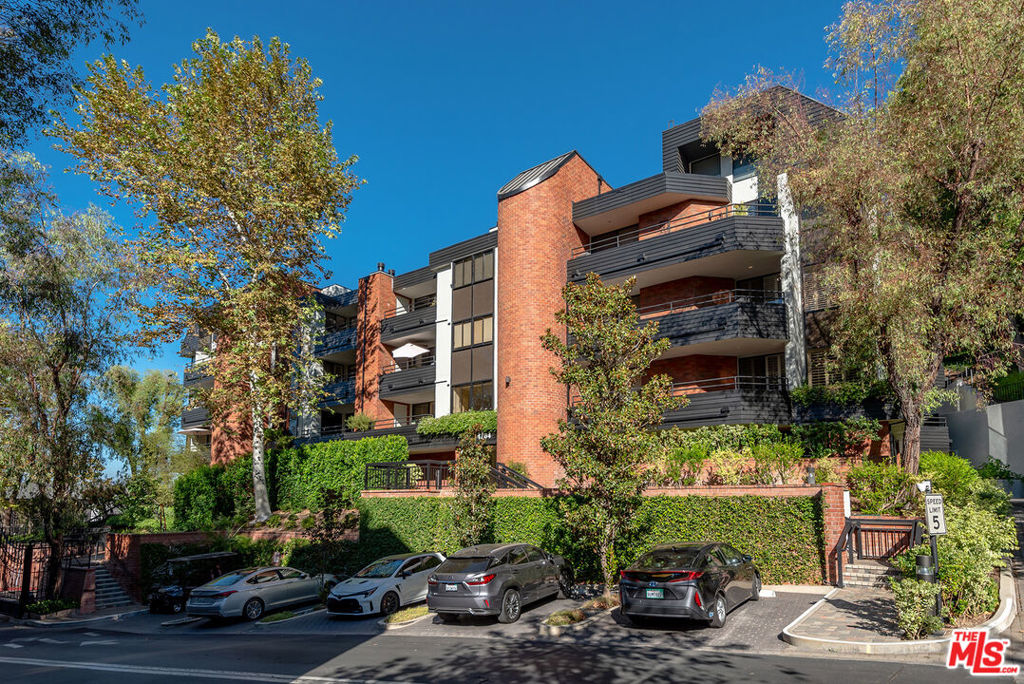 4784 Park Encino Lane 103