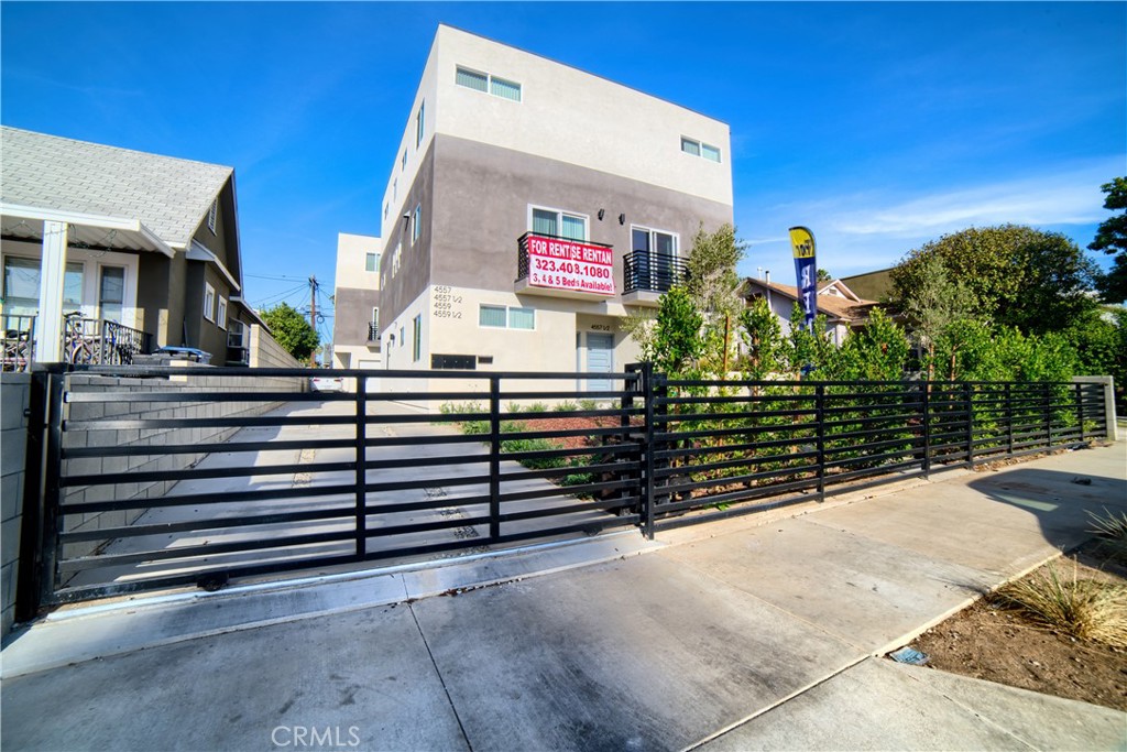 4559 Pickford St Street 4559 1/2
