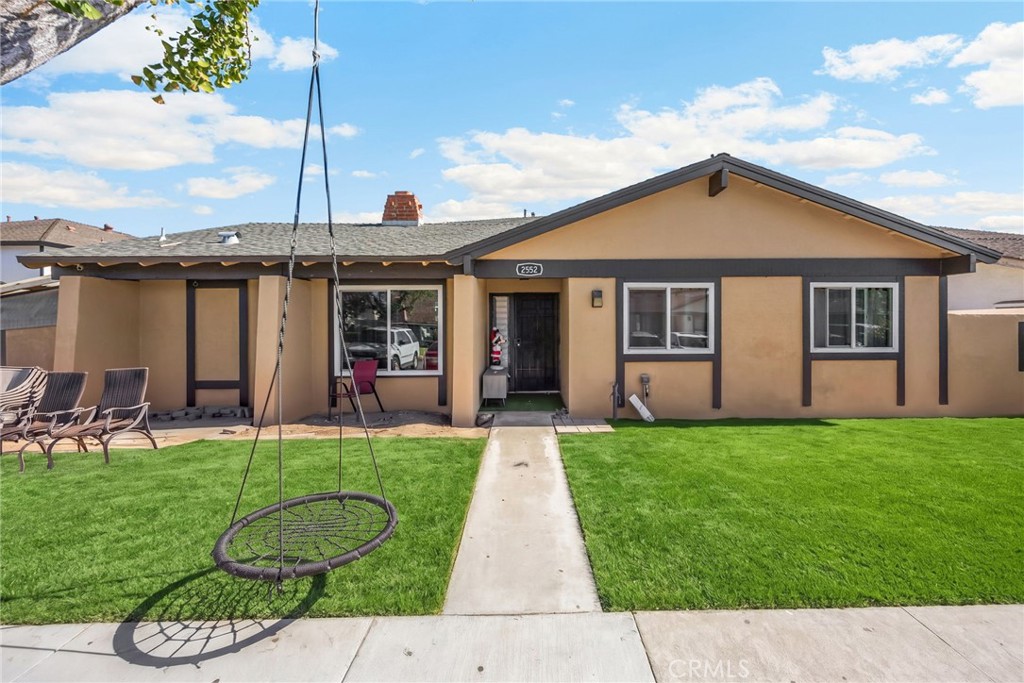 2552 E Terrace