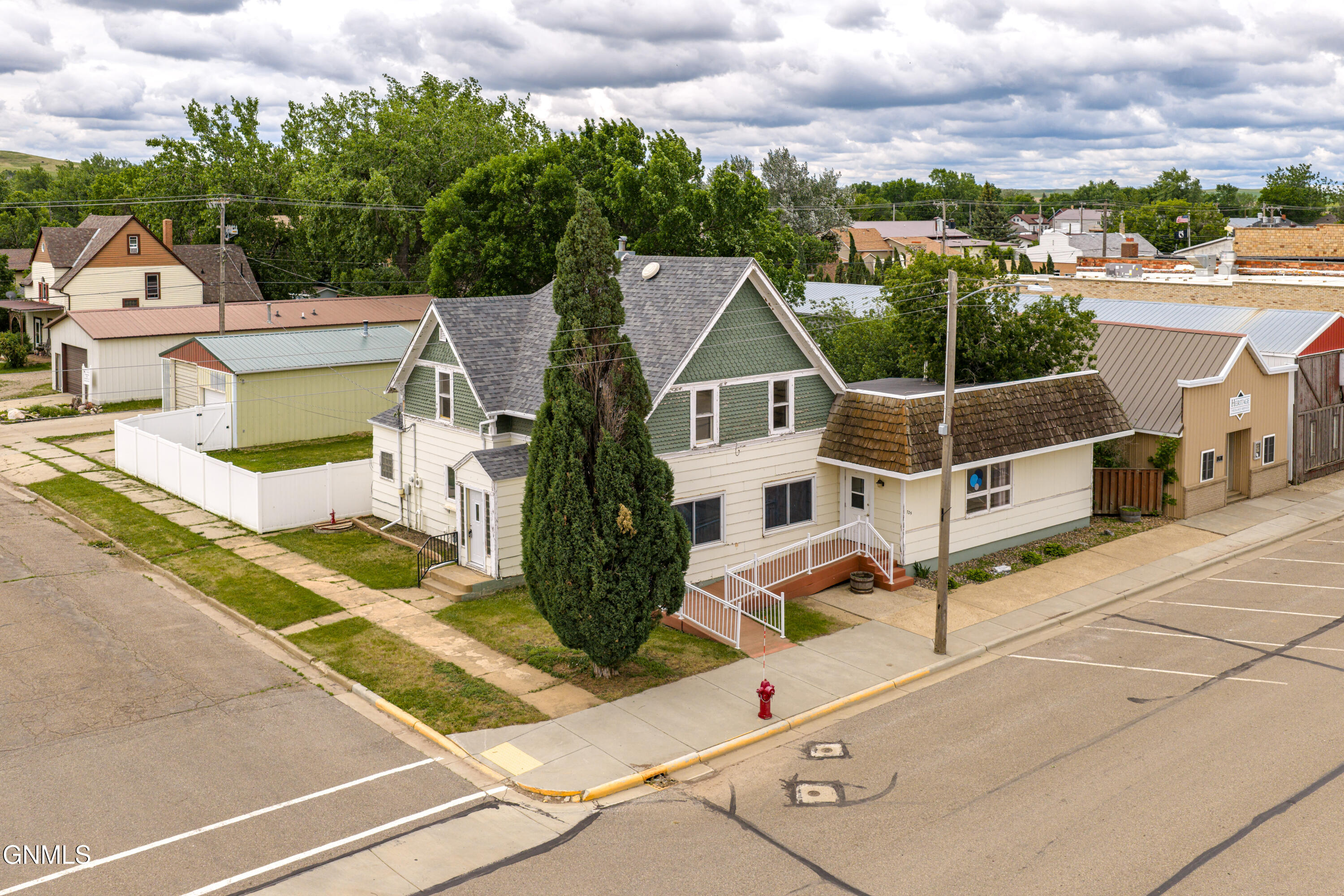 725 Main Street, Hebron, ND 58638