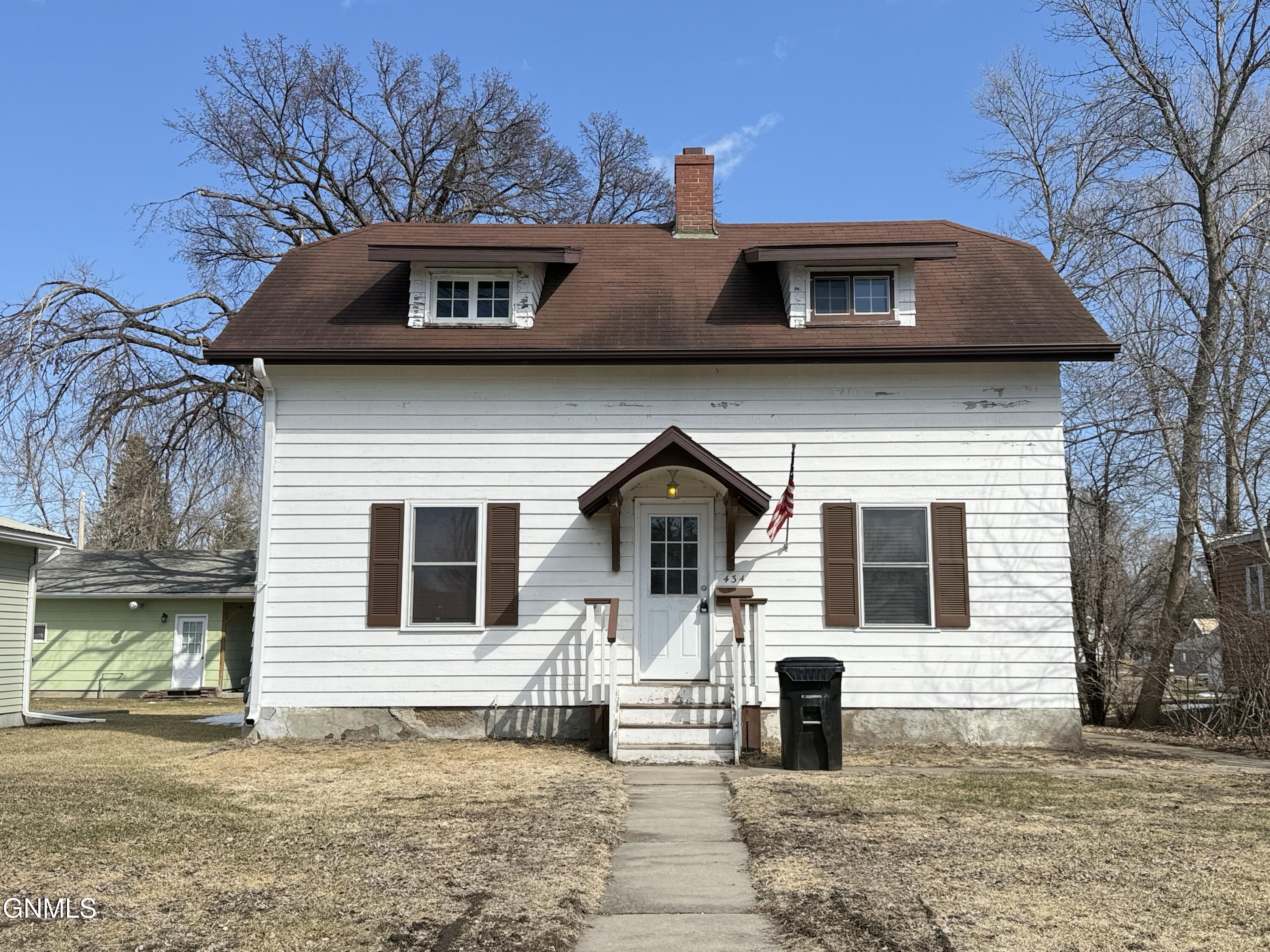 434 6th Avenue NE, Valley City, ND 58072