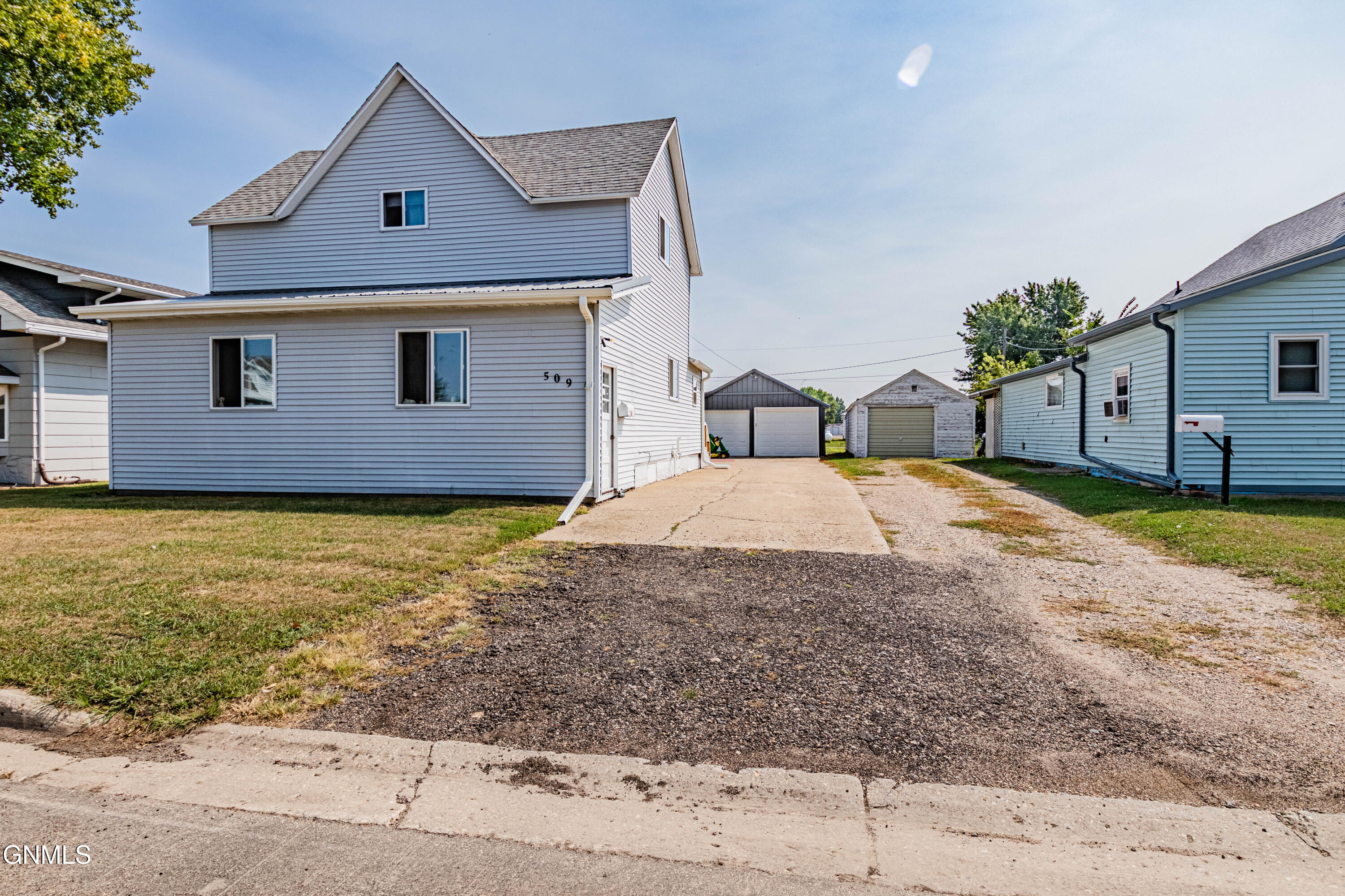 509 Desmet Avenue, Harvey, ND 58341