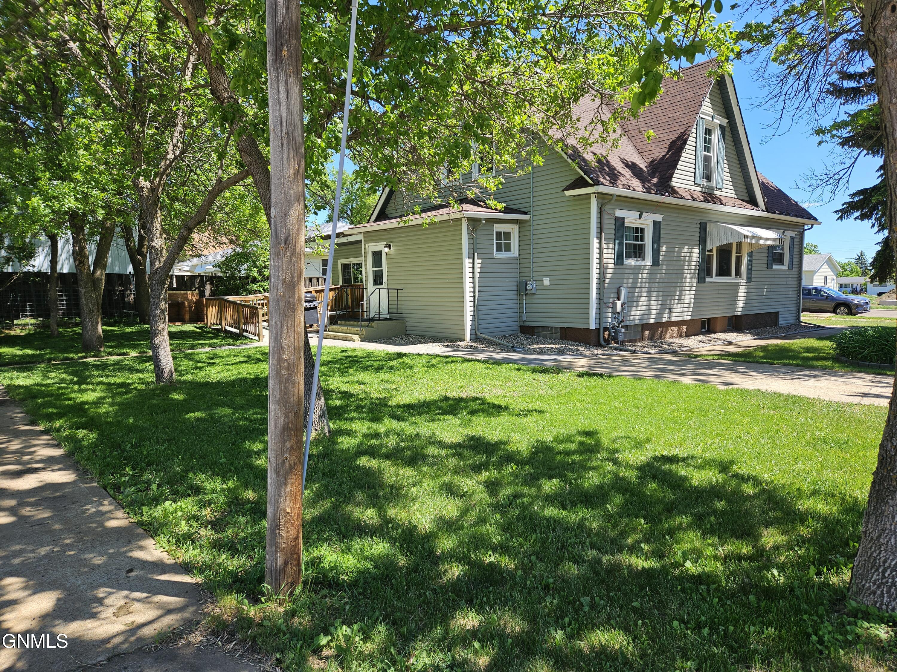 304 B Street N, Richardton, ND 58652