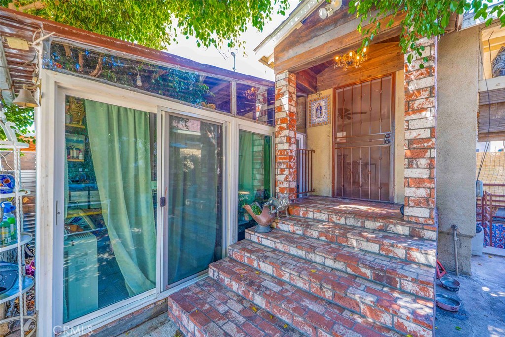 307 N KERN Avenue