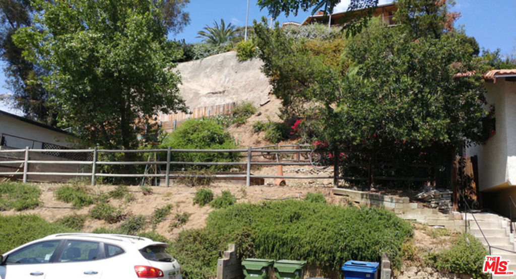3334 N Knoll Drive