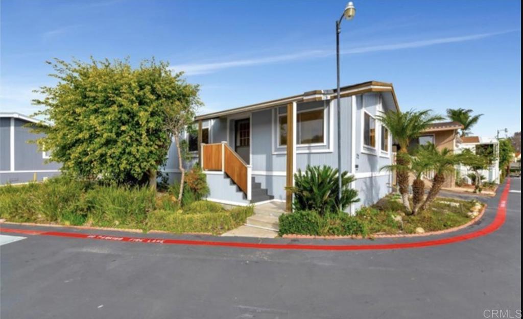 400 N MELROSE Drive 22