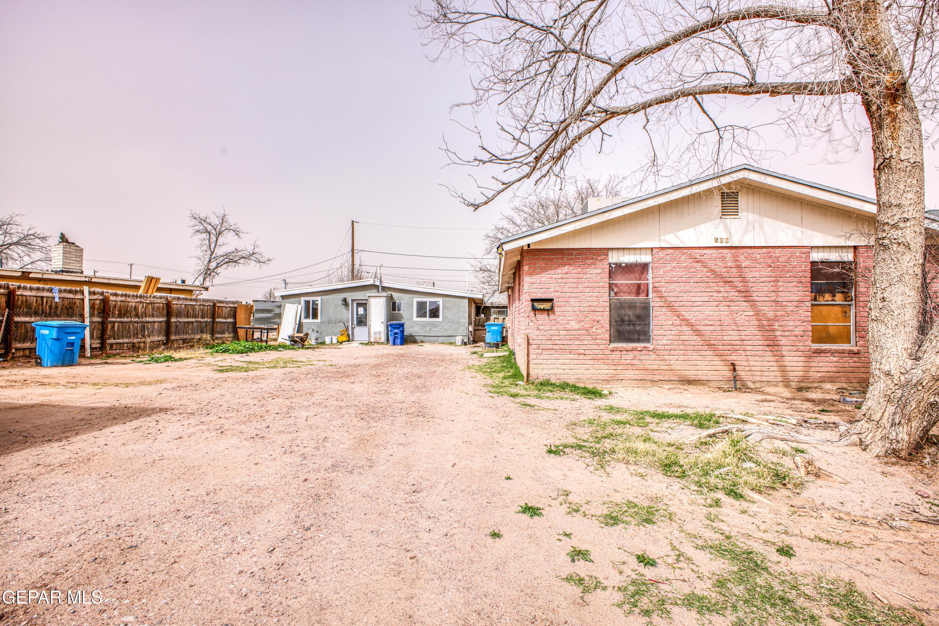 607 Maxine Drive, Socorro, TX 79927