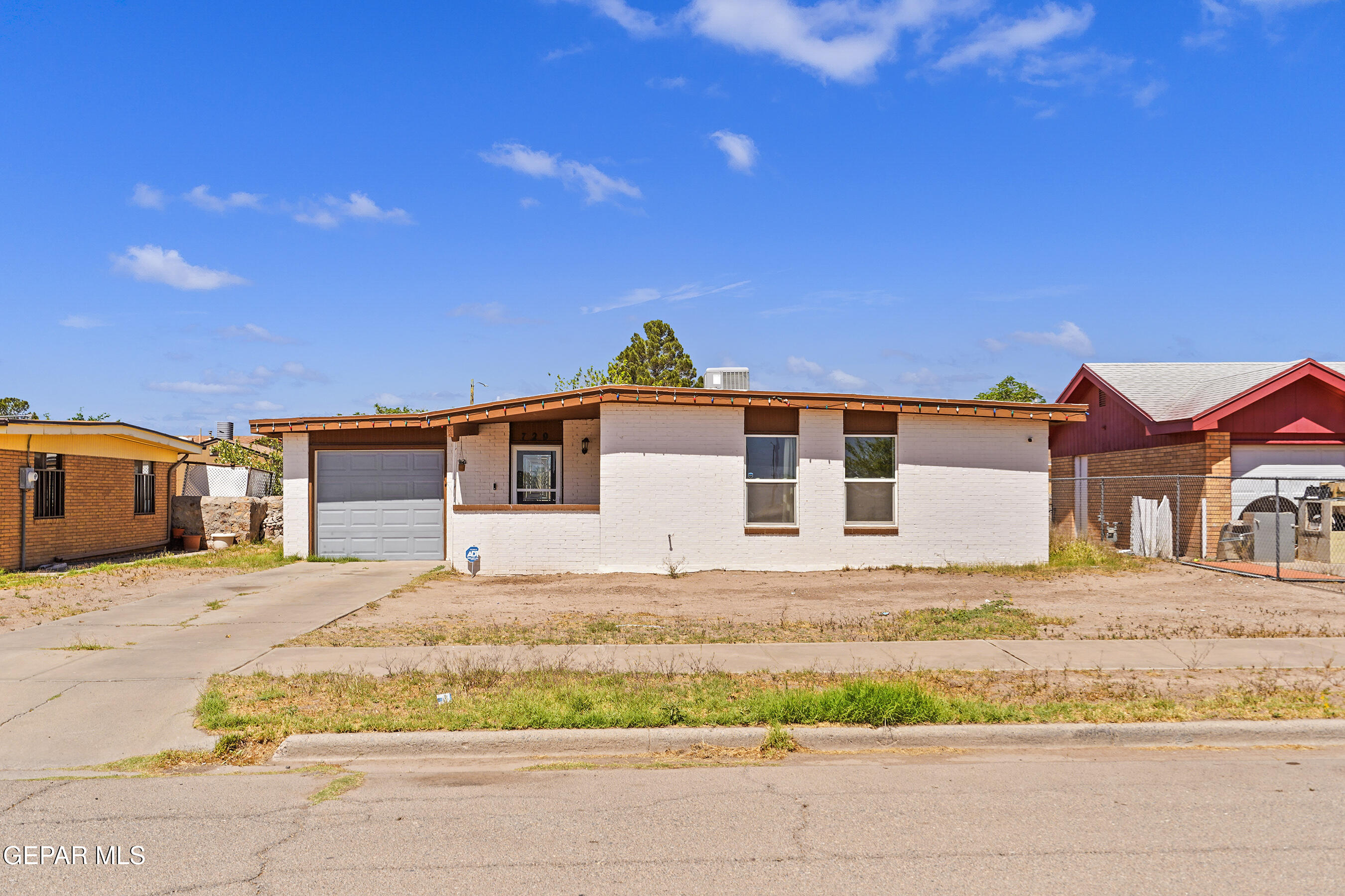 729 FALL RIVER Road, El Paso, TX 79907