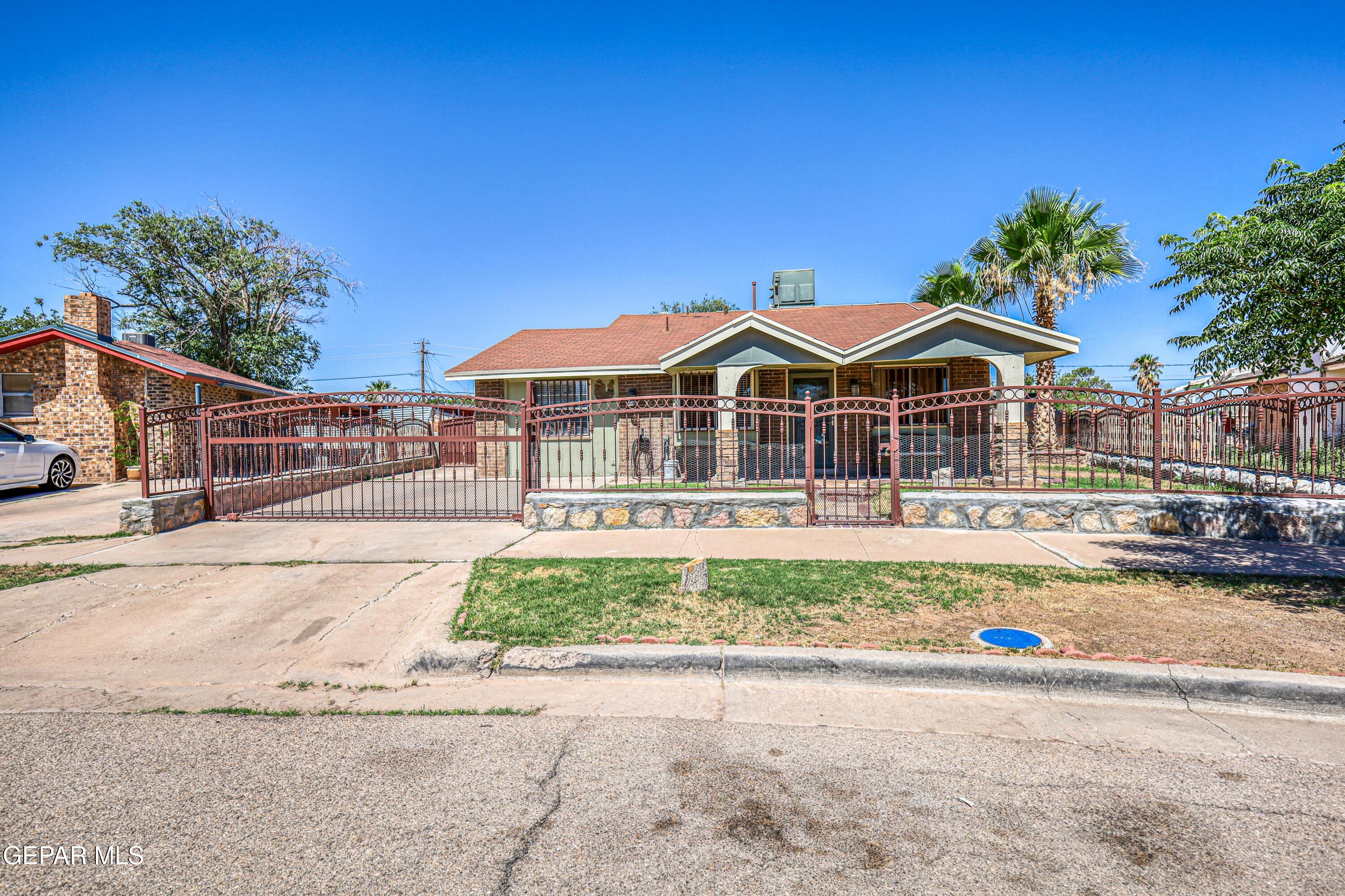 9724 STAUBACH Drive, El Paso, TX 79927