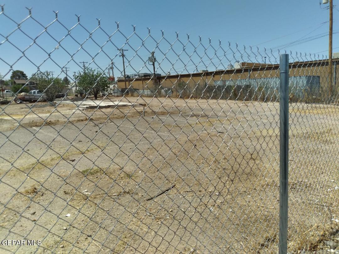 166 N Moon Road, Socorro, TX 79927