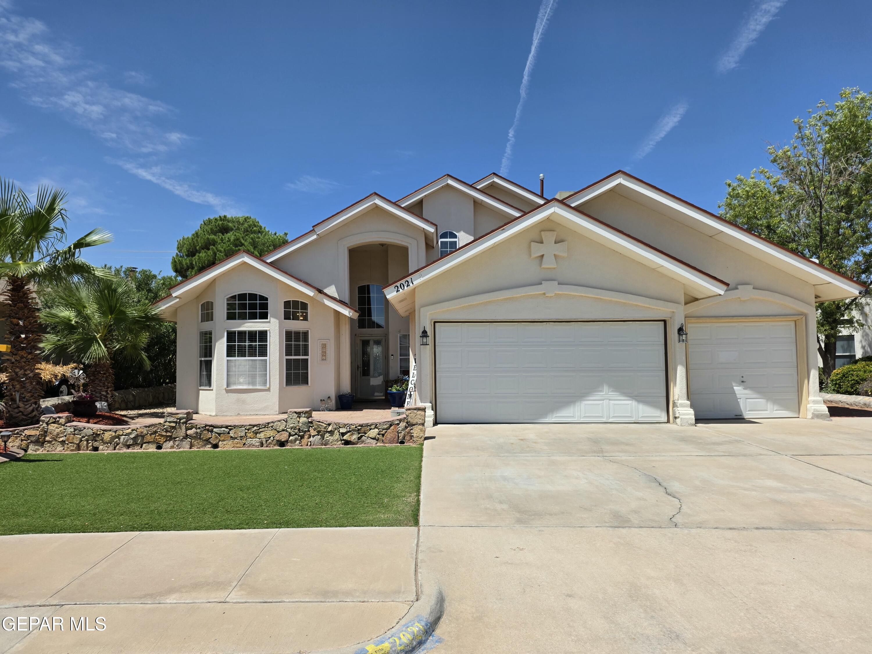 2021 SUN COUNTRY Drive, El Paso, TX 79938