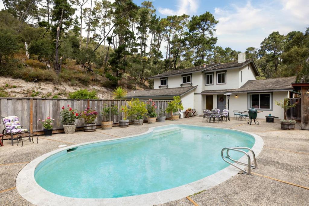 25455 Canada Valley Drive